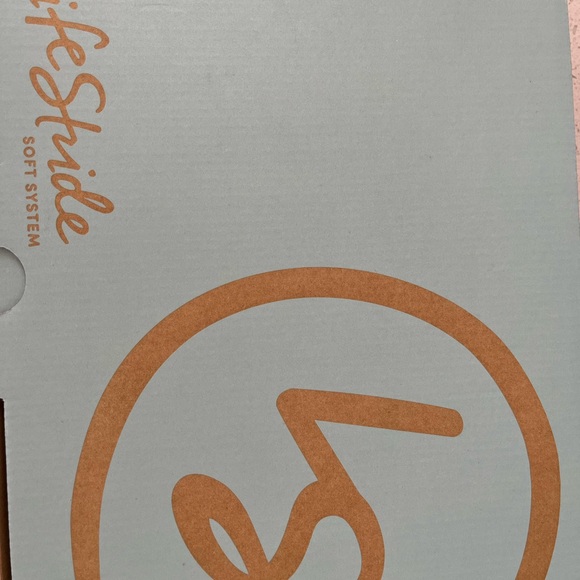 Life Stride Heels with Ankle Straps in True Blush size 8W - Picture 5 of 5